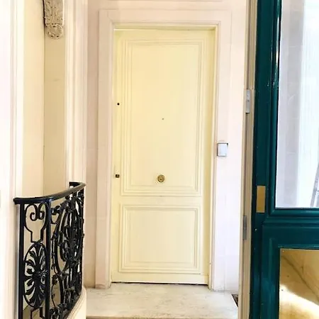 Apartment Spacious 2 Bedroom Champs Elysees And Golden Triangle Paris