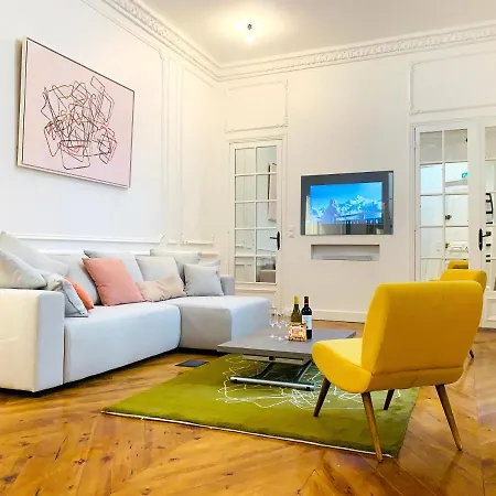 Apartment Spacious 2 Bedroom Champs Elysees And Golden Triangle