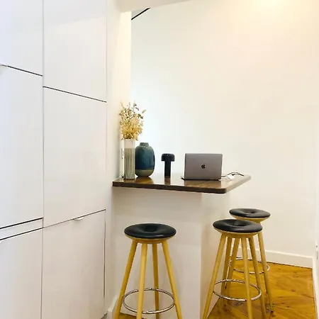 Spacious 2 Bedroom Champs Elysees And Golden Triangle Apartment *