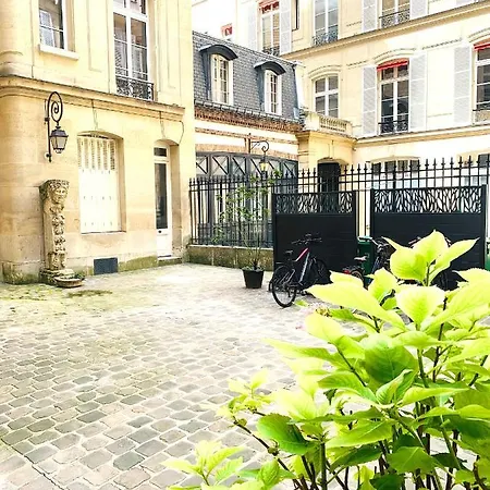 Spacious 2 Bedroom Champs Elysees And Golden Triangle